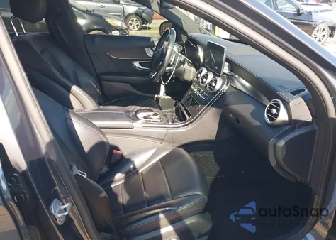 2015 Mercedes-Benz C 300 Sport z USA, uszkodzony, nr VIN 55SWF4JB5FU043788